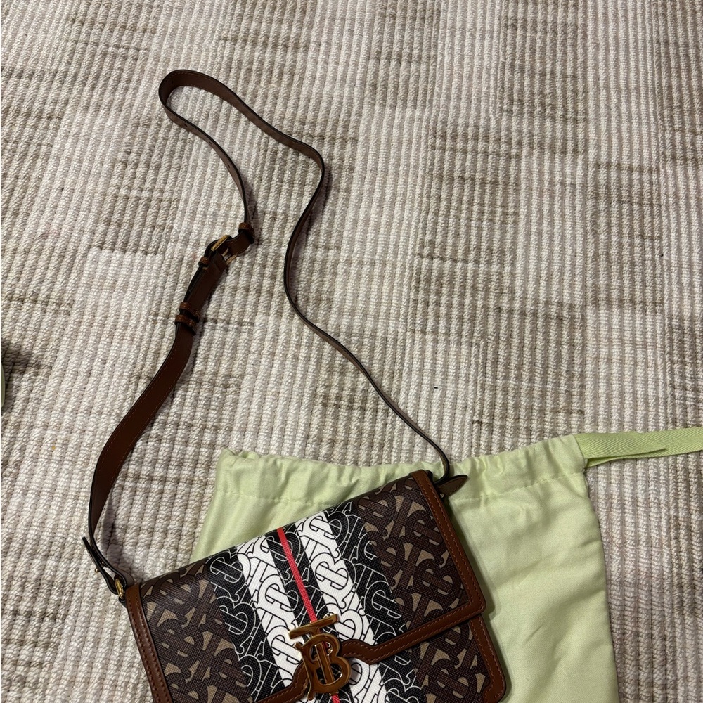 Brand New Burberry Multicolor Crossbody Bag with Red Accent - Picture 4 of 4